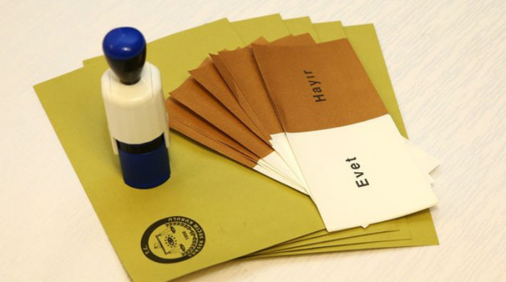 akpnin-son-referandum-anketi-hayir-uc-buyuk-sehirde-onde.jpg