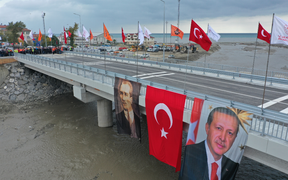 Selden geriye rant kaldı: AKP'li isim 110 milyon liraya köprü yaptı