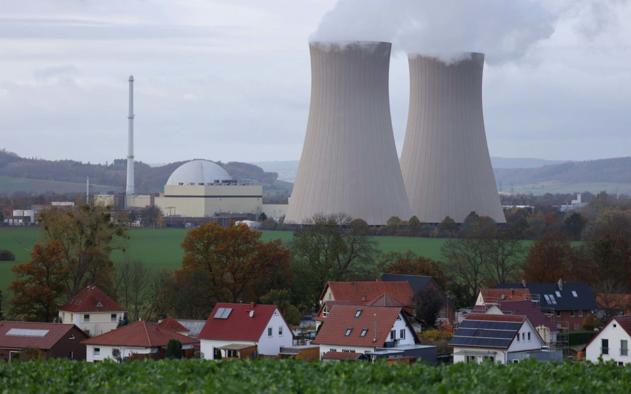 Almanya üç nükleer santralini kapatıyor