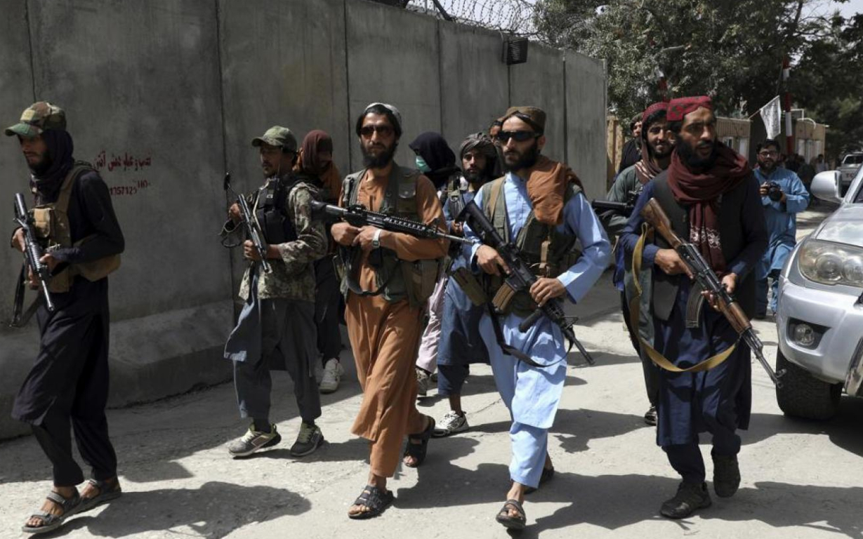 Taliban şiddet uygulayıp saçını kesti