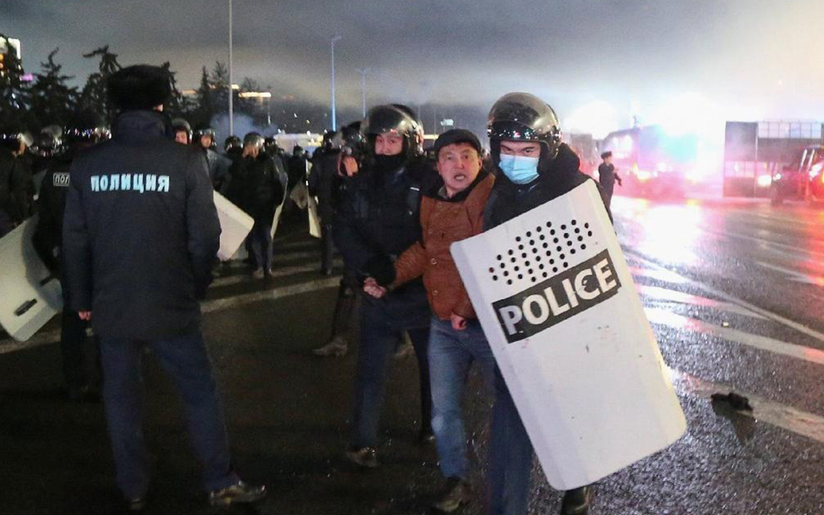 Kazakistan’da 5 binden fazla gösterici gözaltında