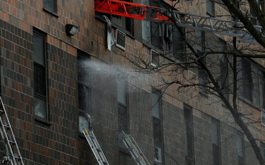 New York'ta bir binada çıkan yangında 19 kişi yaşamını yitirdi