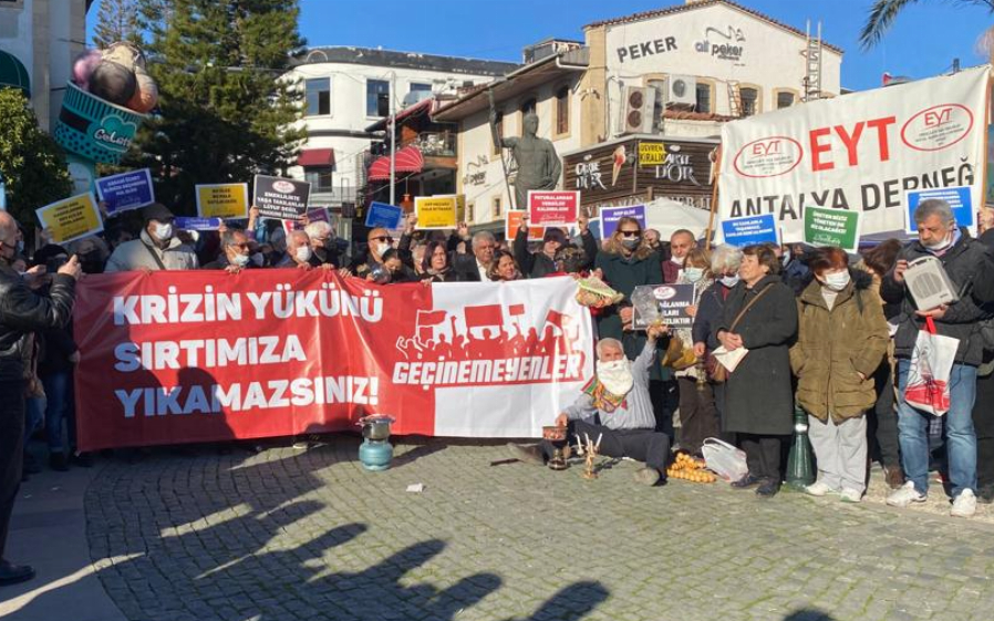 Antalya’da 'geçinemiyoruz' eylemi: "İnsanca bir yaşam istiyoruz"