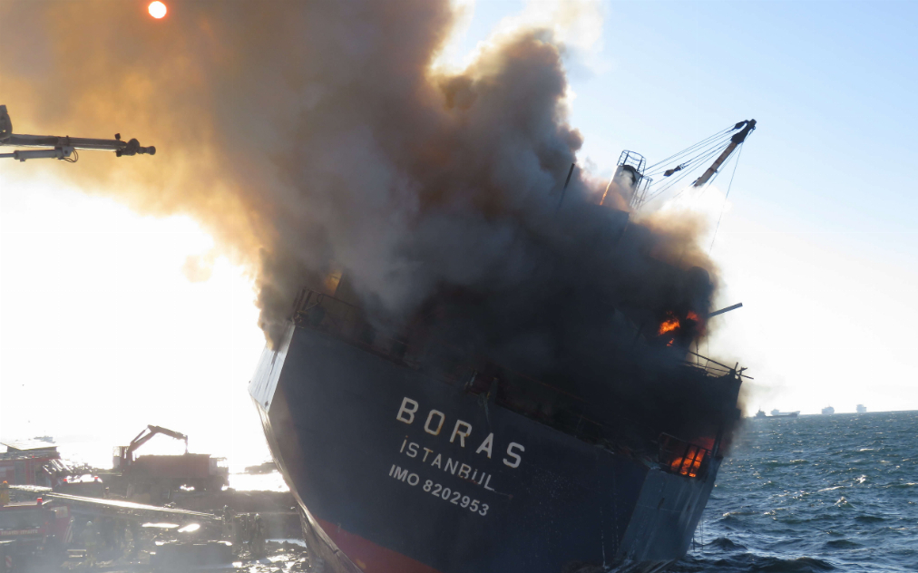 İstanbul'da bir gemide yangın çıktı