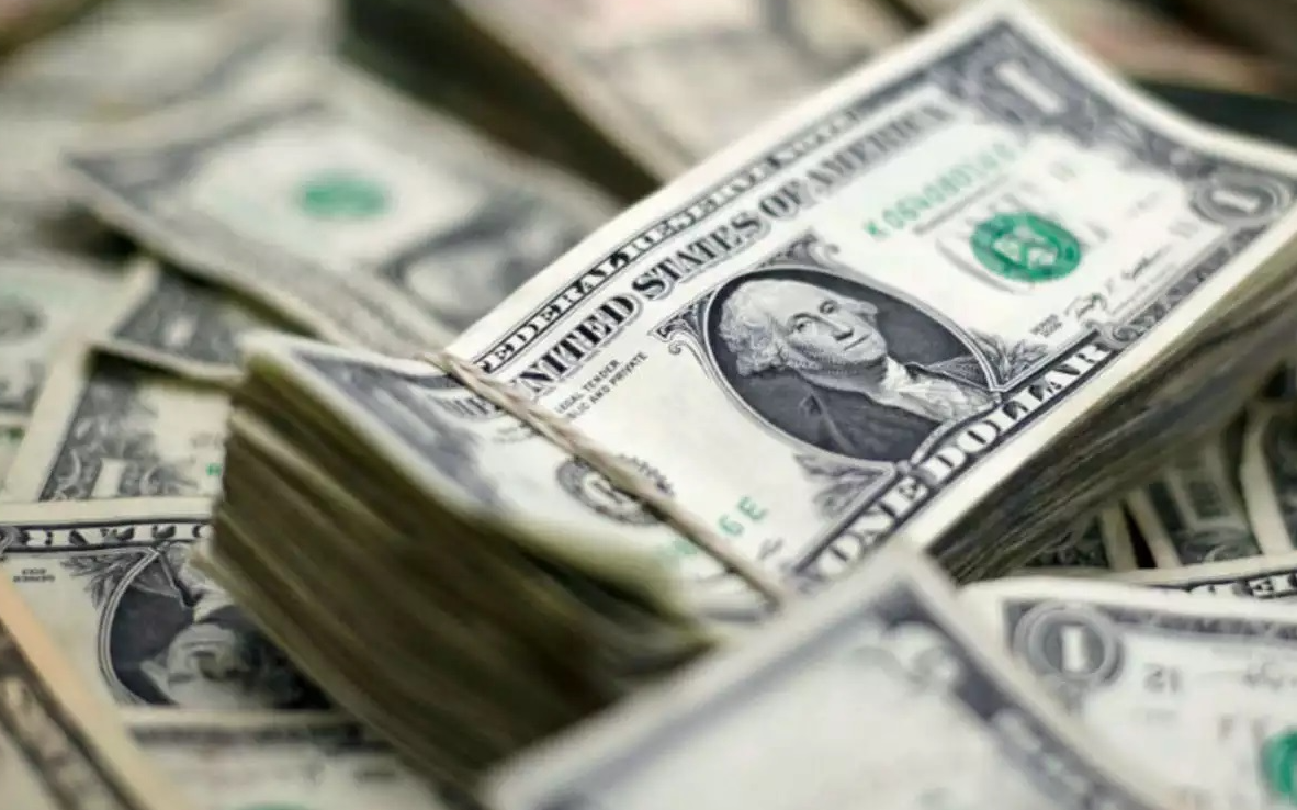 Dolar/TL 14,80'in üzerine çıktı