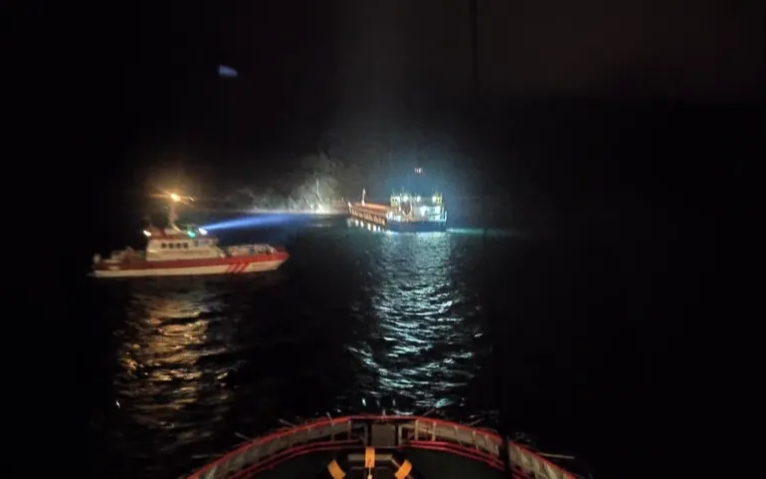 Çanakkale Boğazı'nda kargo gemisi karaya oturdu
