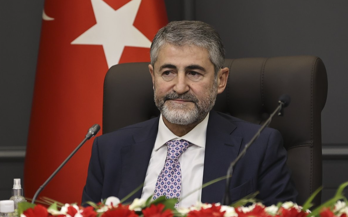 Nebati: Bayrak inmeyecek, ezan susmayacak