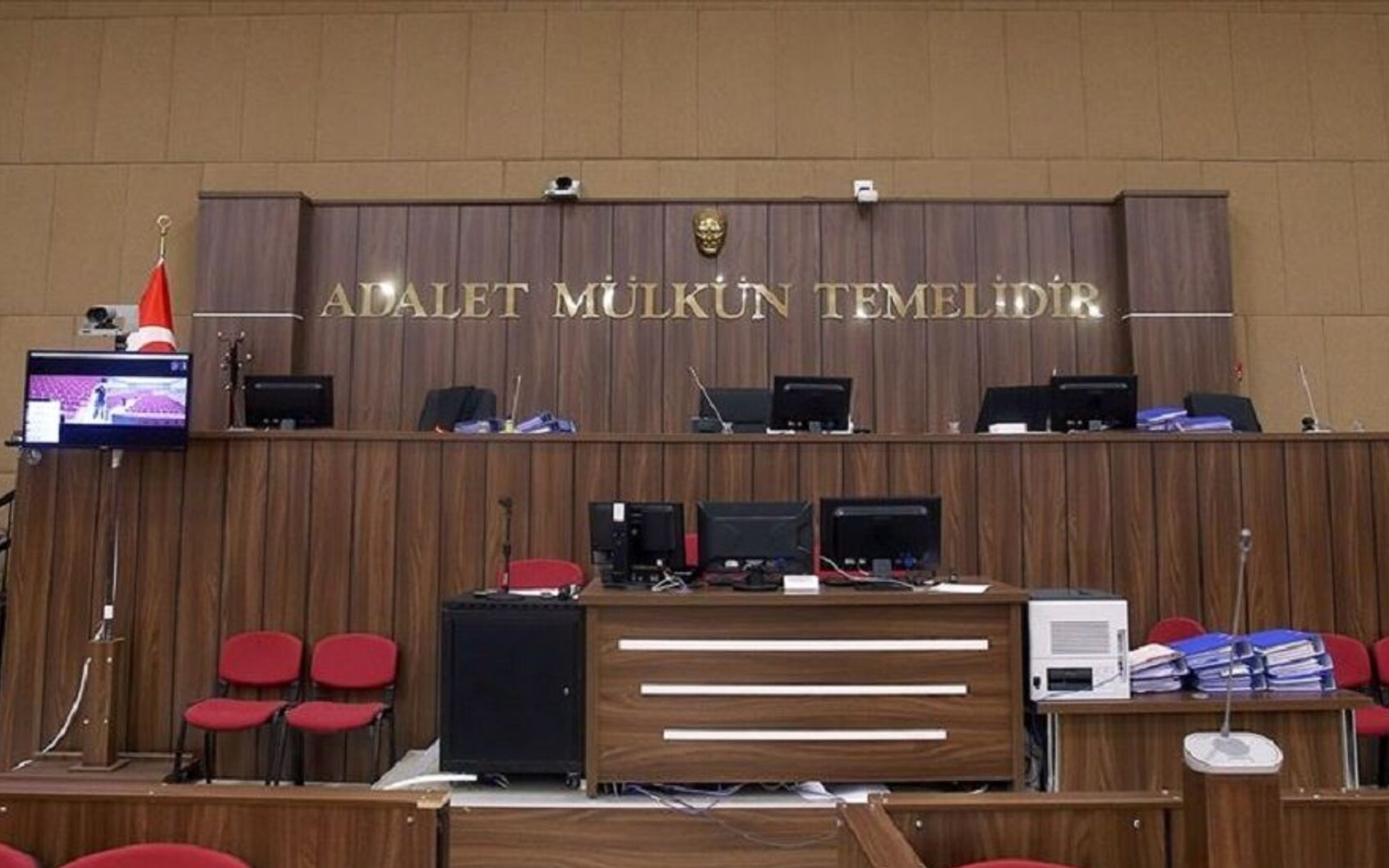 Hakim, 100 bin lira dolandırıldı