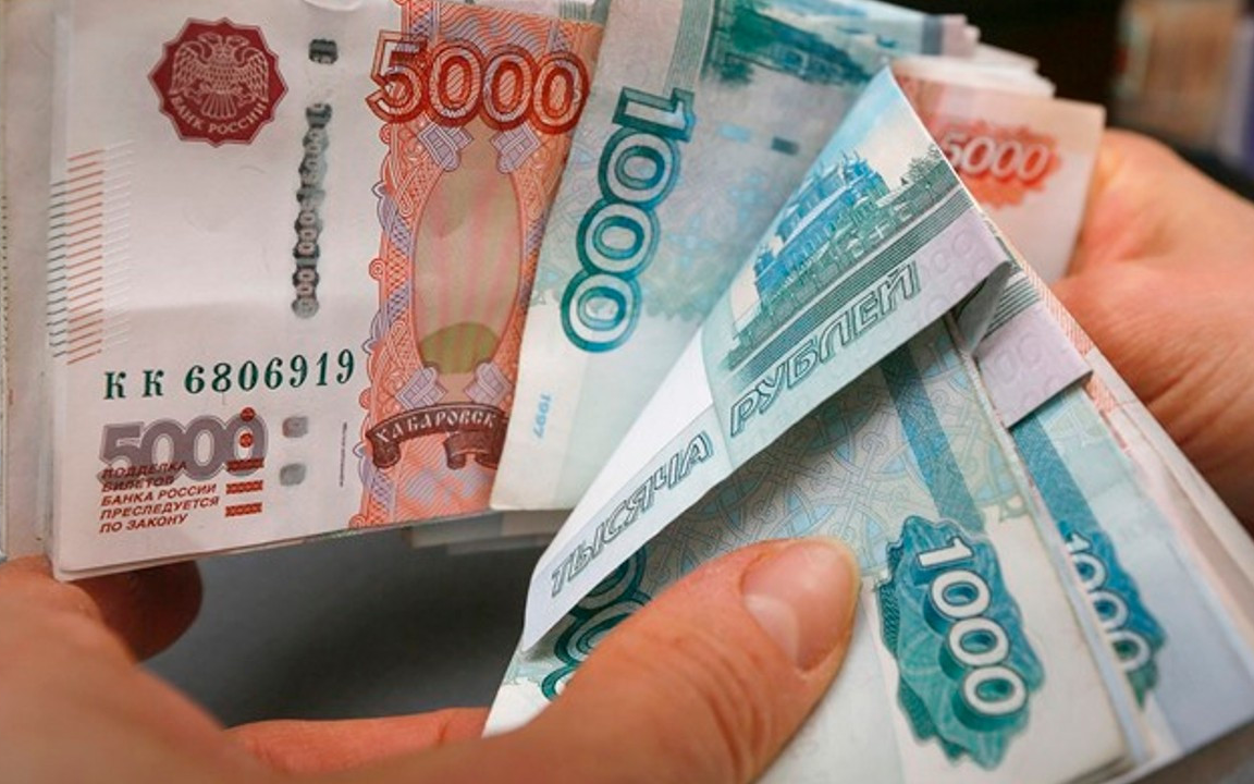 Ruble/dolar paritesi aşağı yönlü seyre devam ediyor