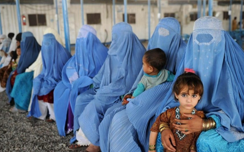 Afganistan'da kadınlara burka dayatması