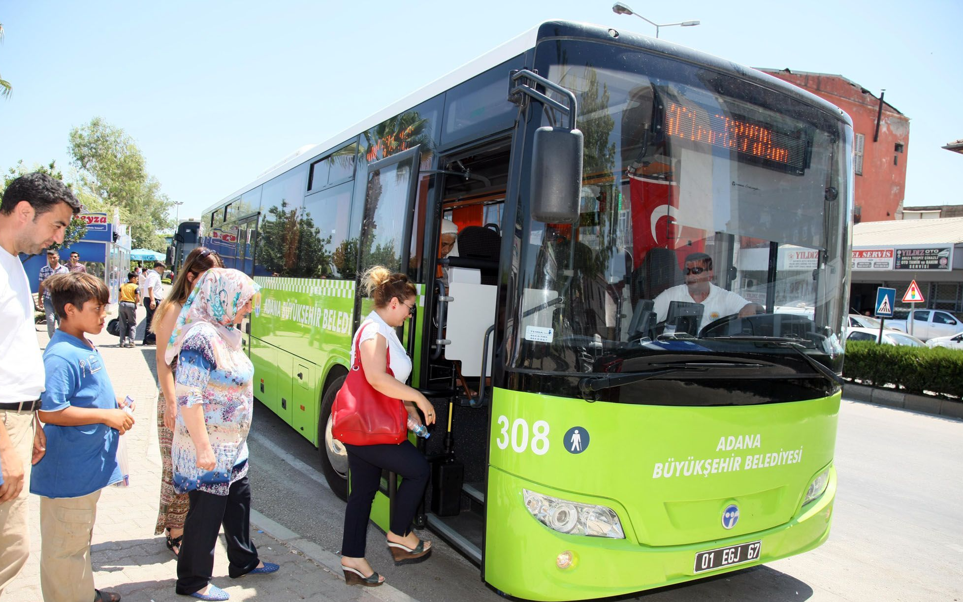 Adana’da toplu taşıma ücretlerine zam