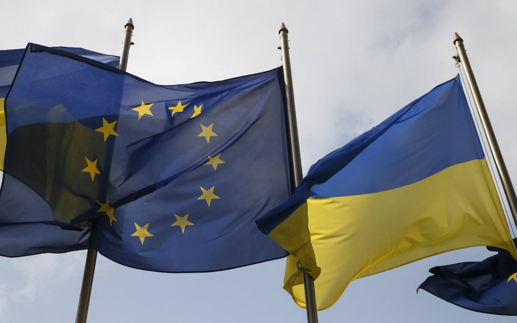 AB Komisyonu: Ukrayna'ya aday üye statüsü verilmeli