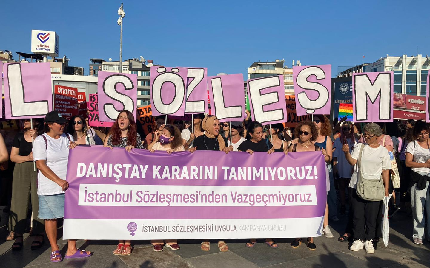 Kadınlar, İstanbul Sözleşmesi'nden vazgeçmiyor 