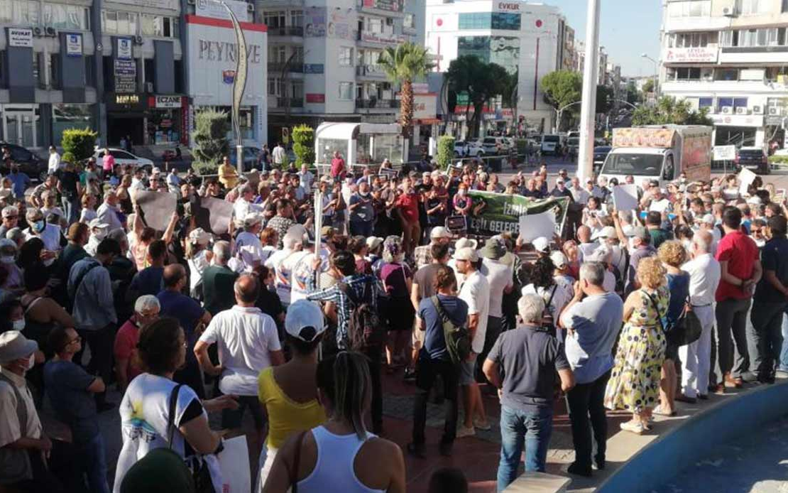 Aliağa'da 'ölüm gemisi' mitingi: 'Karasularımıza girmesini istemiyoruz'