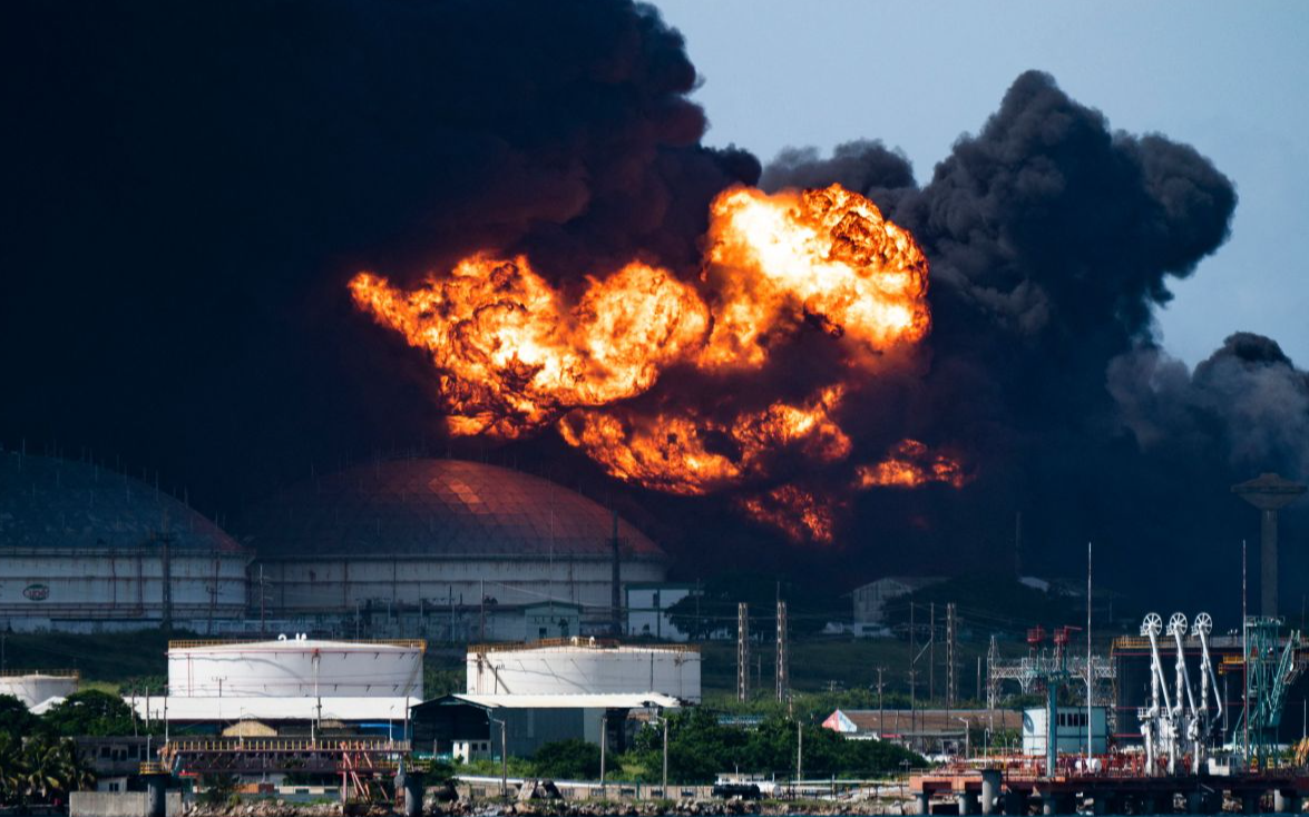 Petrol tesisinde yangın: Bir ölü, 121 yaralı