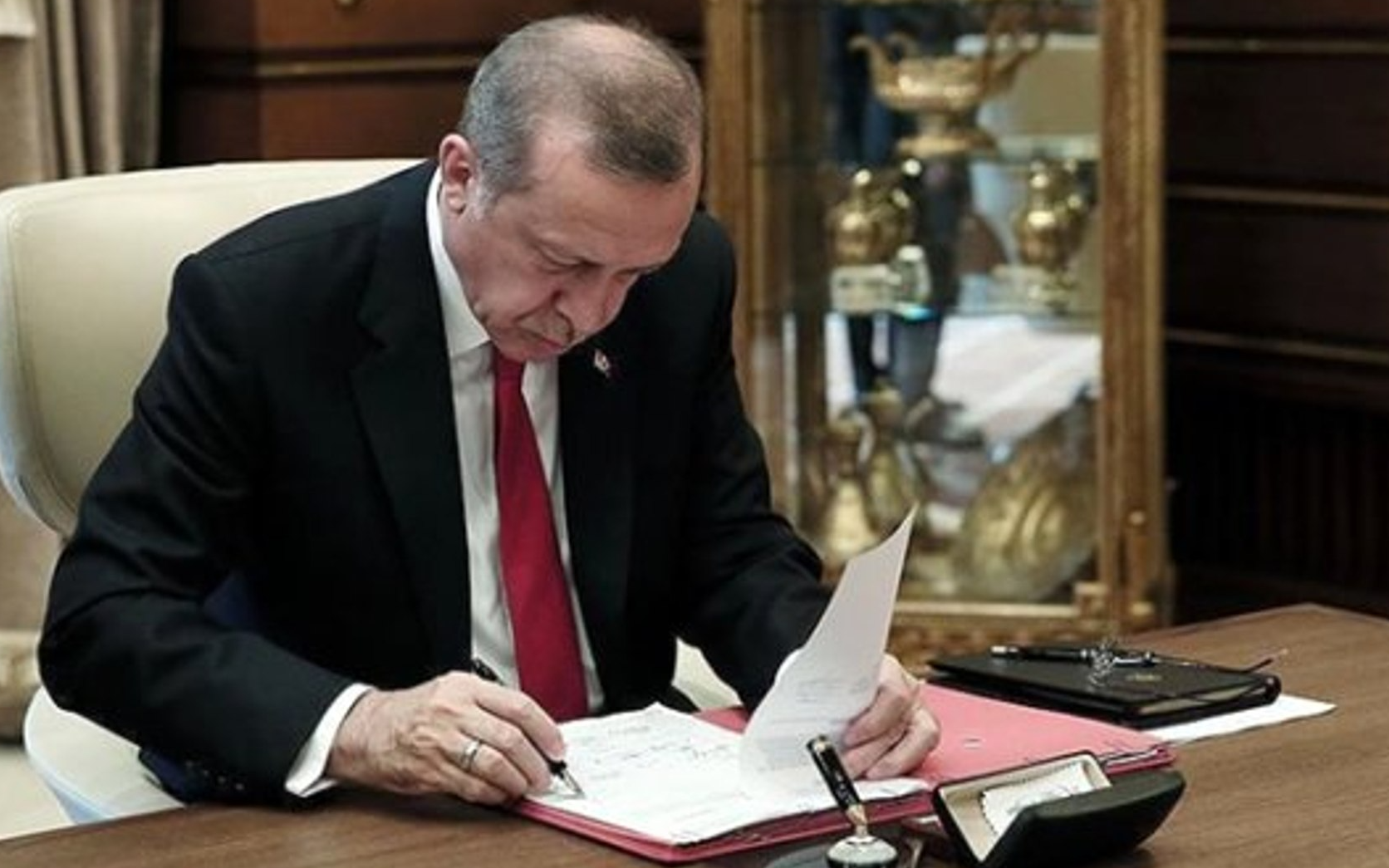 Erdoğan'dan görevden alma ve atama kararları