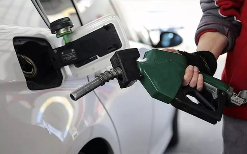 Benzine indirim, motorine zam geldi