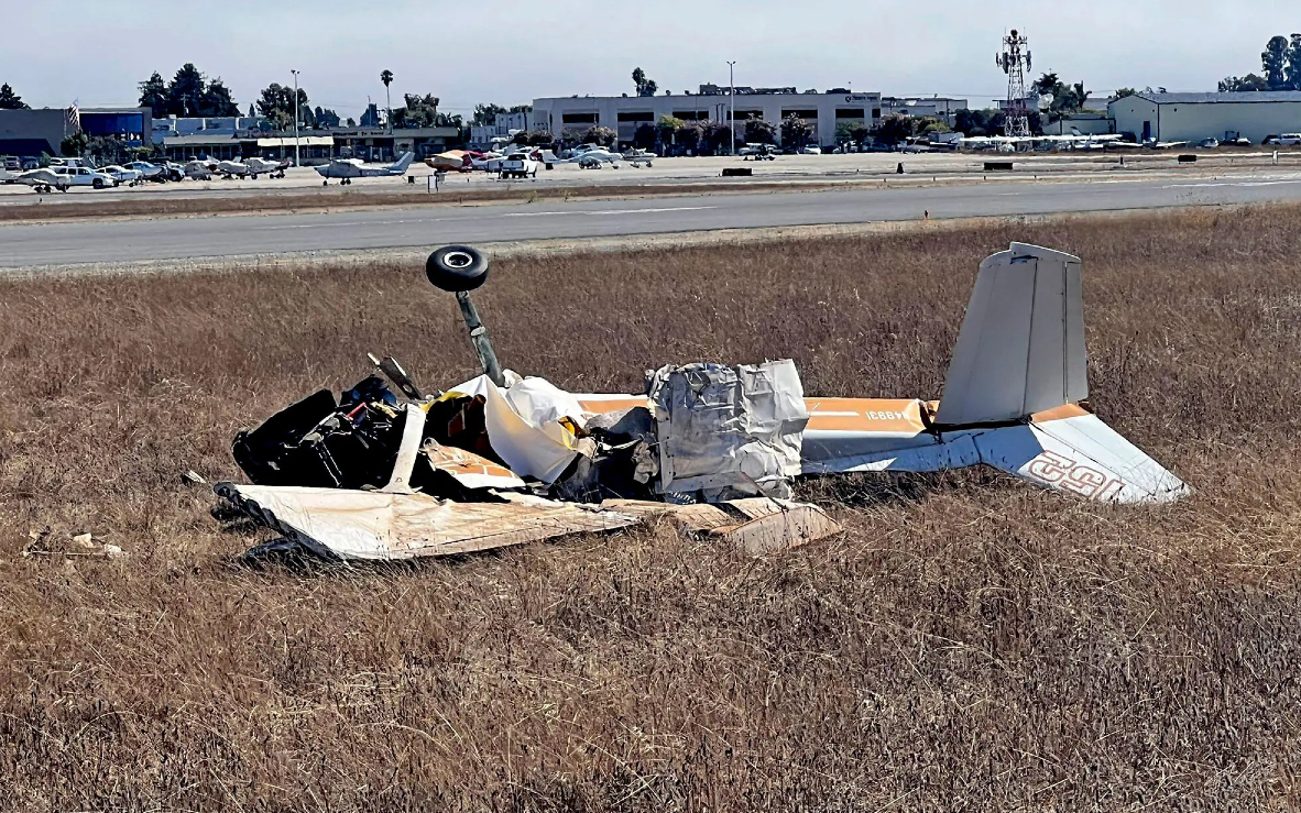 2 uçak havada çarpıştı: 2 kişi hayatını kaybetti