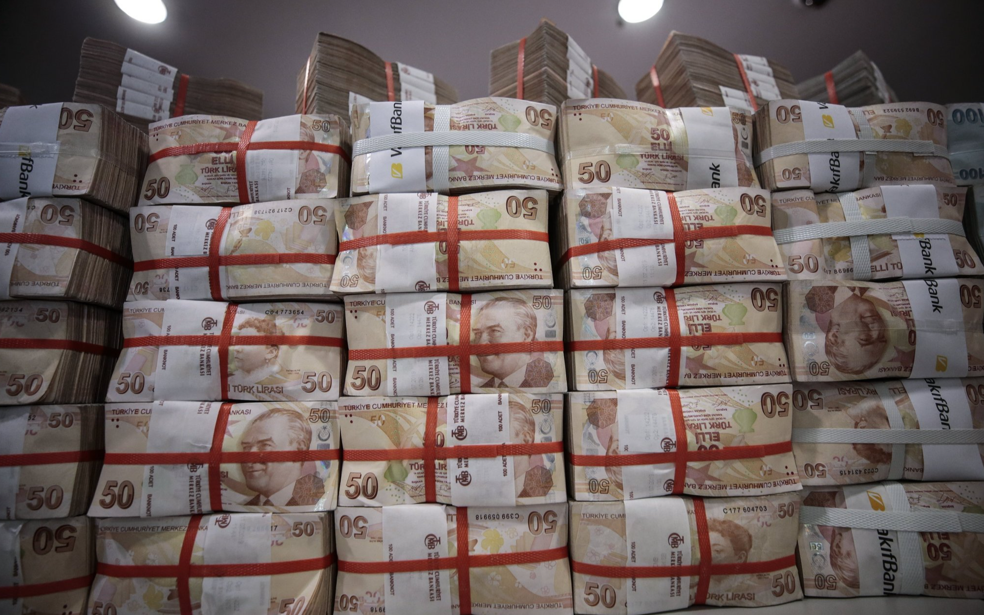 Yurttaşların bankalara borcu 1,2 trilyon liraya ulaştı