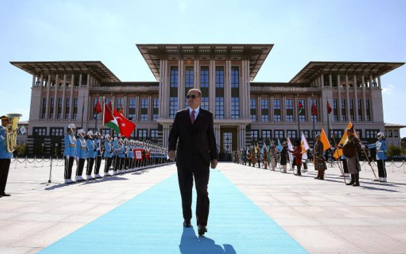 Saray günde tam 18 milyon lira harcayacak!