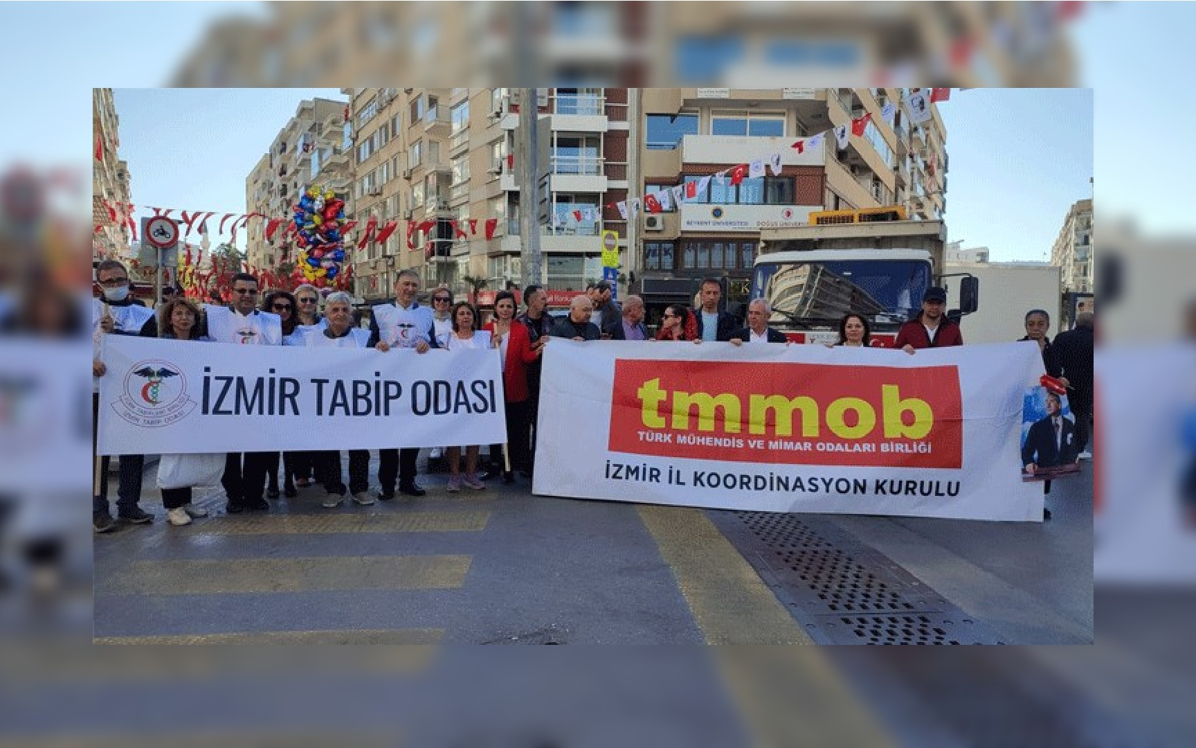 İzmir'de 29 Ekim yürüyüşüne TMMOB ve Tabip Odası pankartı alınmadı
