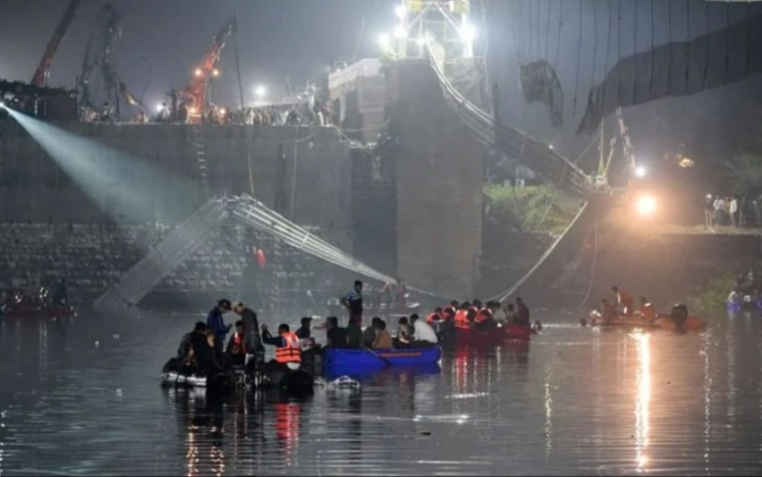 Hindistan'da köprü çöktü: Ölü sayısı 141'e çıktı
