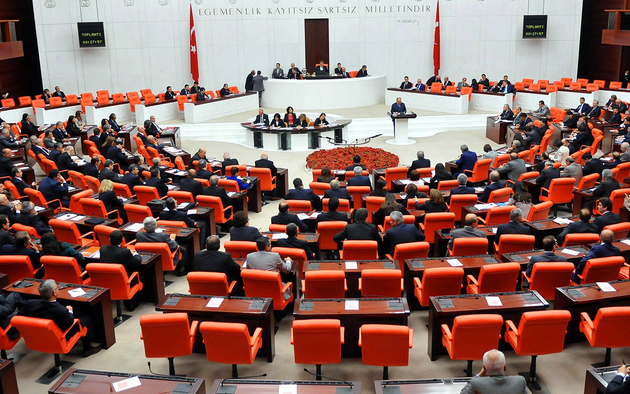 AKP ve MHP, ‘öğrenci bursu arttırılsın’ önerisini reddetti