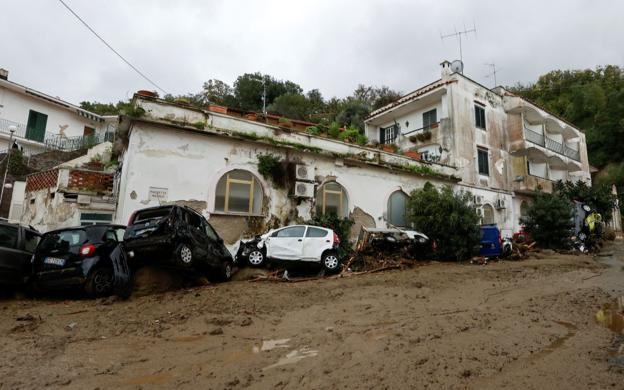 İtalya’da toprak kayması: Bir ölü, 11 kayıp