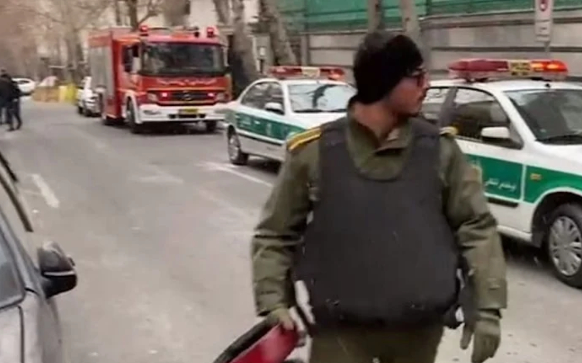 İran’da Azerbaycan Büyükelçiliğine silahlı saldırı