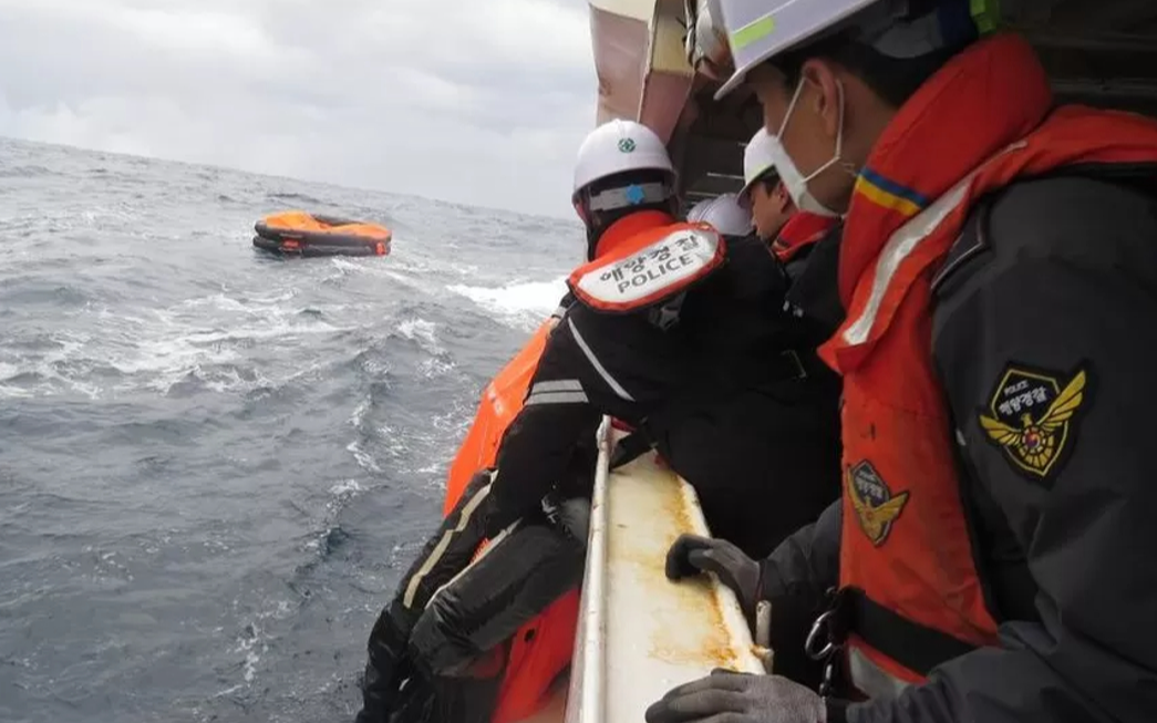 Japonya'da bir gemi alabora oldu: 8 ölü