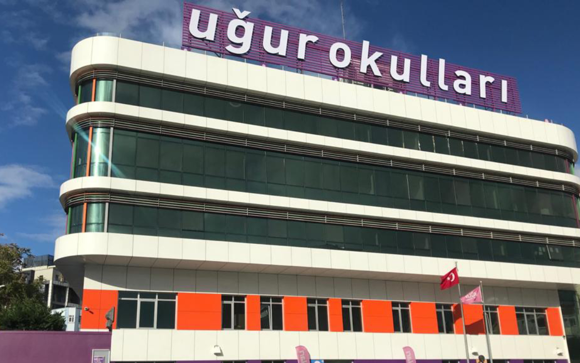 Uğur Okulları öğretmenleri hakları için harekete geçti