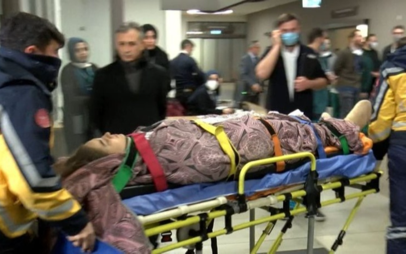 Depremzede yakınlarını bilgilendirmek için iletişim merkezi kuruldu