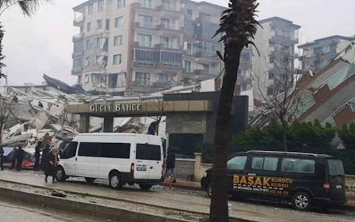 Hatay'da yaptığı üç sitede yıkım yaşanan müteahhit: 'Bana binayı soramazsınız'