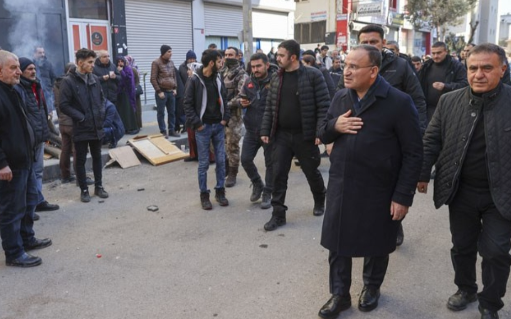 Adalet Bakanı Bekir Bozdağ'a Diyarbakır'da tepki