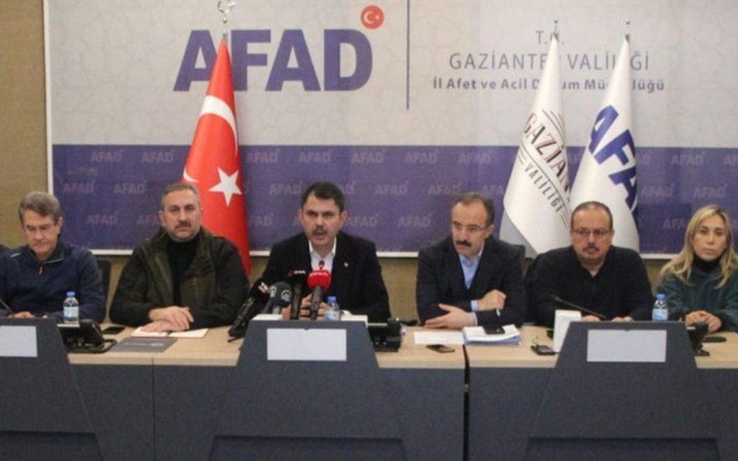 Kurum: Cumhuriyet tarihimizin en büyük afet konut seferberliğini bir yılda tamamlayacağız