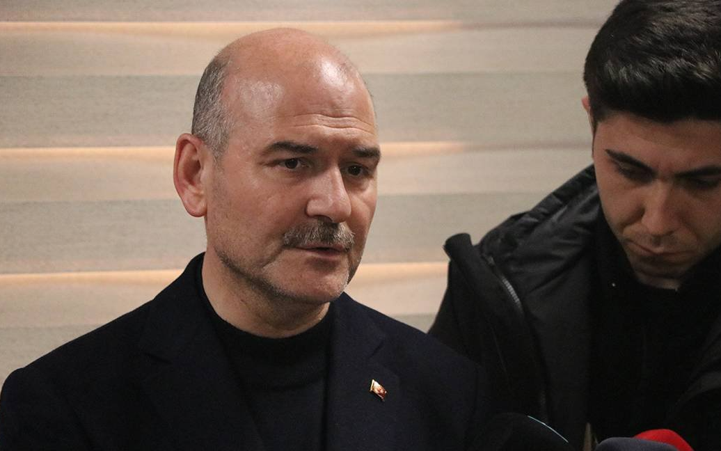 Soylu: Antakya'daki iki konuttan biri yıkık