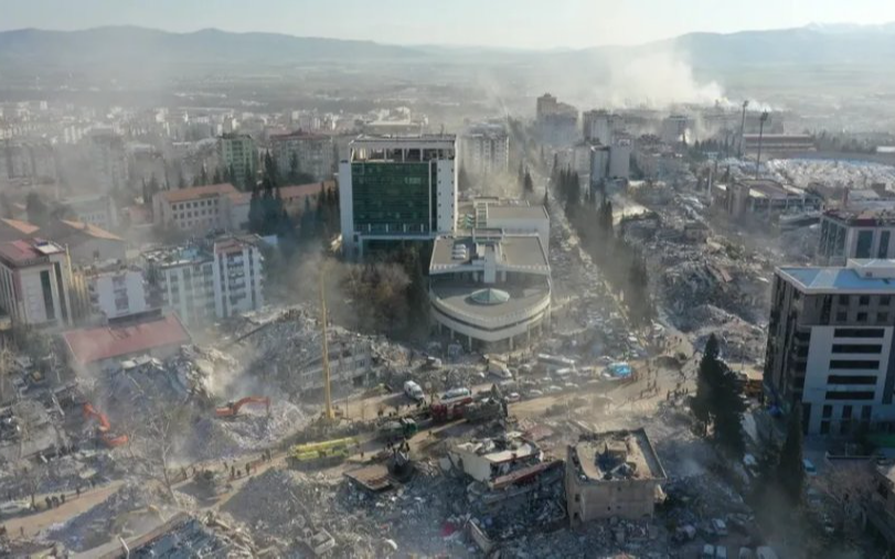 Nurdağı'nda yıkılan iki binayı AKP'li meclis üyesi yapmış