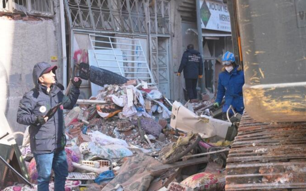 20 binden fazla binada 71 bin 52 bağımsız bölüm yıkıldı