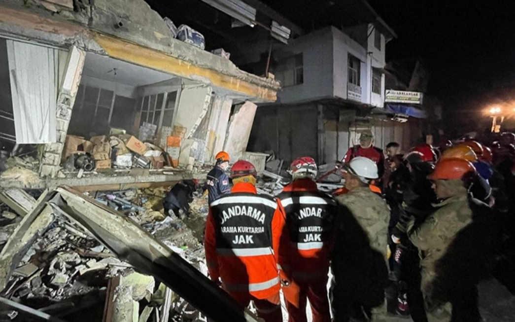 Jeoloji Mühendisleri Odası Başkanı: Evlere asla giriş yapılmamalı
