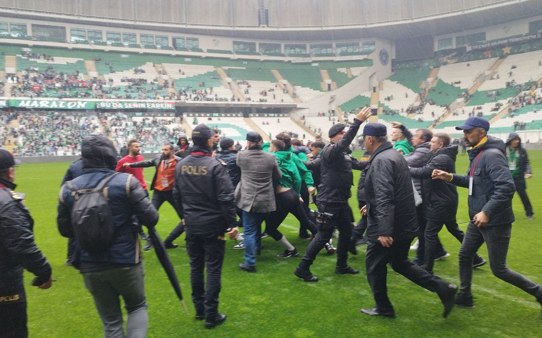 Bursaspor maçı öncesi Amedsporlu futbolculara saldırı