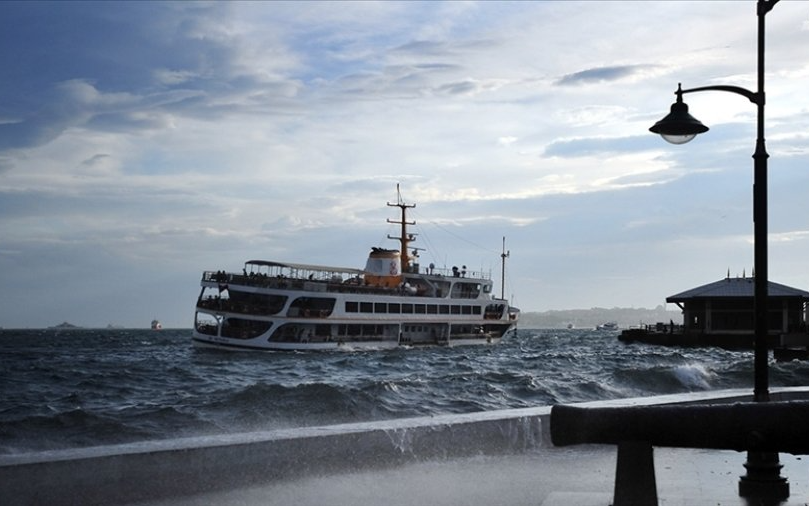 İstanbul'da vapur seferlerine lodos engeli