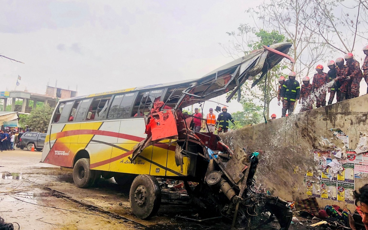 Bangladeş'te otobüs kazası: 19 ölü