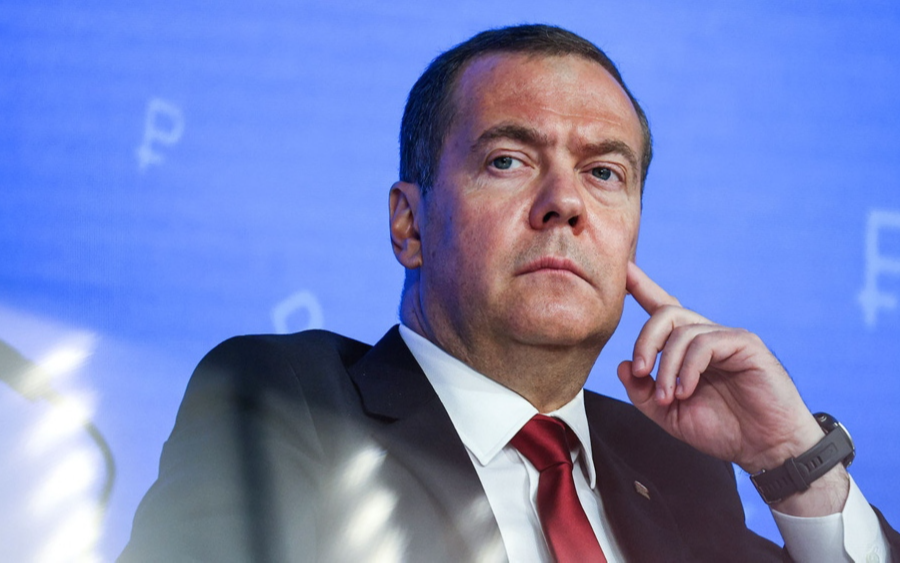 Medvedev: NATO Barış Gücü konuşlanırsa vurulur