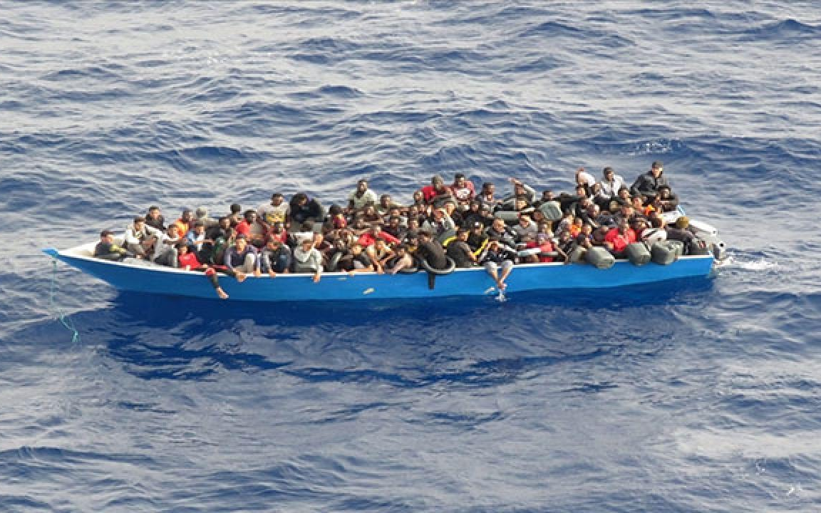 Tunus açıklarında göçmen teknesi battı: 10 ölü
