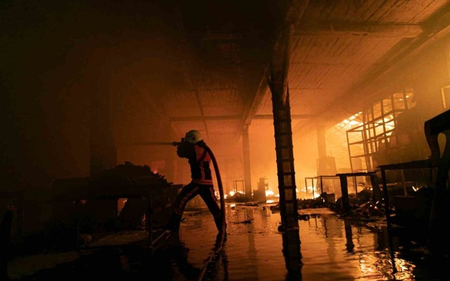 Mobilya fabrikası yangınında can kaybı 4’e yükseldi