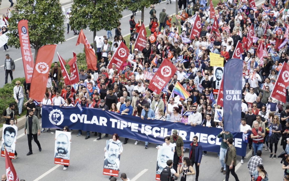 Milyonlar 1 Mayıs için sokaklara çıktı