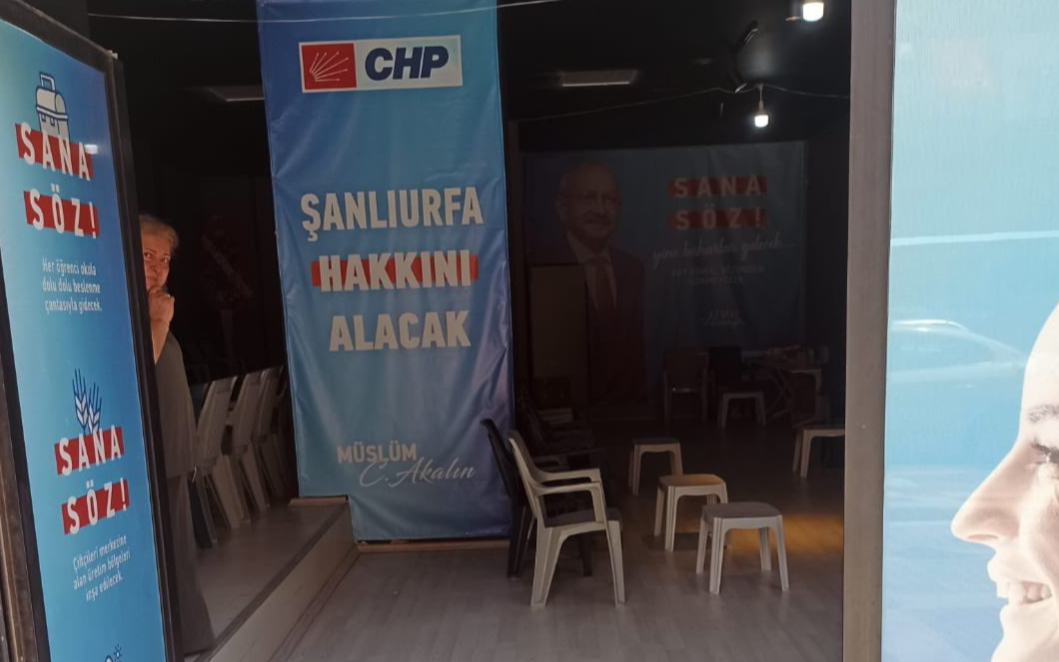 Urfa'da CHP seçim ofisine saldırı