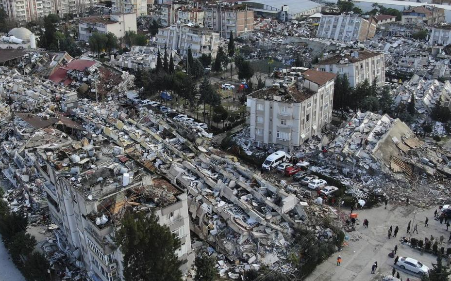 AKP'li isme 2,4 milyar TL'lik 'deprem' ihalesi