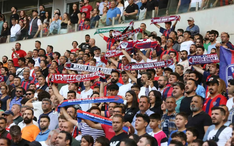 Tribünler Nebati’yi yuhaladı: ‘Meclis’te Hizbullah istemiyoruz’