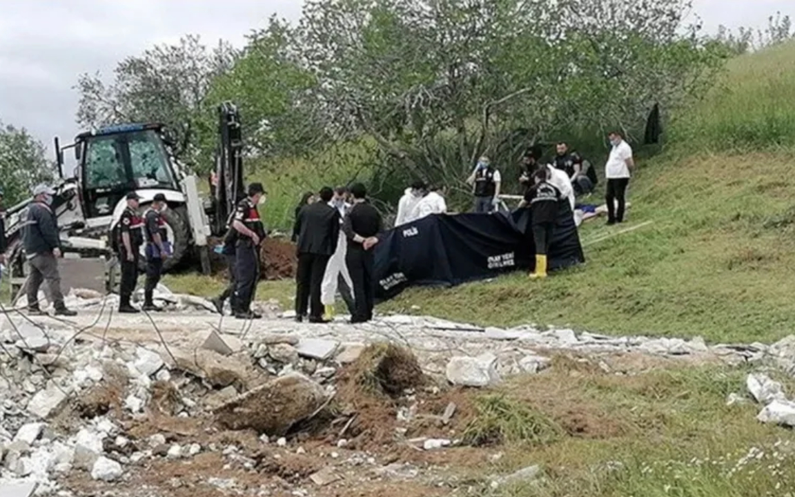 Silivri'de toprağa gömülmüş 3 ceset bulundu